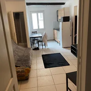 Petit Calme En Plein Centre Du Village De Appartement